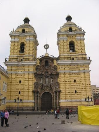 Kirche San Francisco im historischen Viertel
l'eglise San Francisco dans le quartier historique