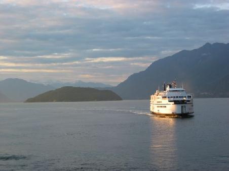 Mit der Faehre von Horseshoe Bay nach Snug Cove auf Bowen Island
Avec le "traversier" de Horseshoe Bay a Snug Cove (Ile de Bowen)