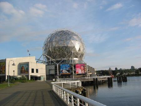 Forschung ist auf unserer Reise natuerlich sehr wichtig , hier "Science World" an der Waterfront (Art Museum), das Gelaende wurde nach der Expo 1986 umfunktioniert
Le musee de Science World, un des reste des batiments construits pour l'EXPO 1986