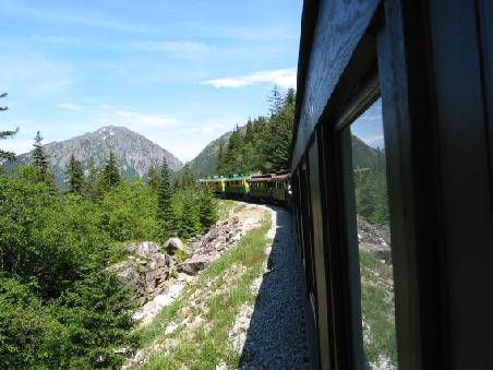 Die White Pass und Yukon Route Railroad kaempft sich langsam aber sicher den Berg hoch
En route vers le White Pass