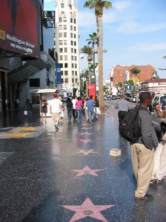 Walk of Fame auf dem Hollywood Boulevard
Hollywood Boulevard avec ses etoiles