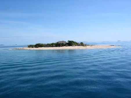 Traumhaft schoen gelegen die Inseln, hier Beachcomber Island
L'ile de Beachcomber