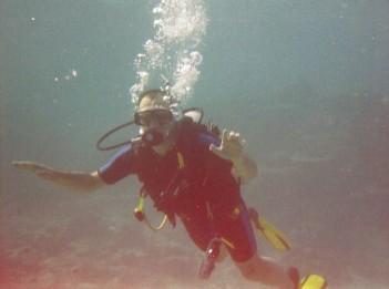 Einatmen uuund Ausatmen uuund Einatmen ...
Micha comme un poisson dans l'eau au Sunflower Reef