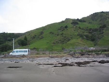 Uebernachtung an der Tokomory Bay
Camping sauvage a Tokomory Bay