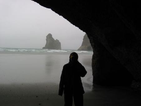 Die rettende Hoehle in den Felsen am Waririki Strand
Notre abris dans la falaise