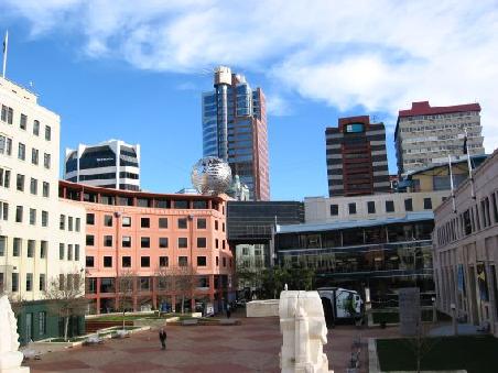 Der Civic Square von Wellington ist umringt mit modernen Bauten
Civic Square entoure de ses batiments tres modernes