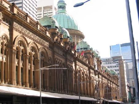 Das imposante Queen Victoria Building ...
Le centre commercial de Queen Victoria Building (rappele un peu le passage Pommeray en plus grand)