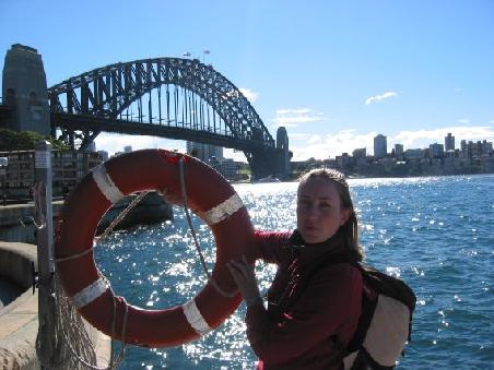 Blick auf die Harbour Bridge ...
Vue sur le Pont de Sydney...