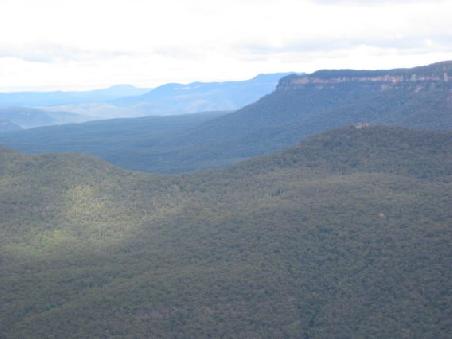 Blick in das blaue Tal der Blue Mountains vom Echo Point
Vue sur le Vallee des Blue Mountains depuis Echo Point