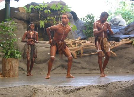 Ein Freundentaenzchen der Aborigines
Une danse aborigene