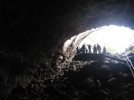 Eingang einer der Lava-Tubes
Les tubes de Lave de Undara