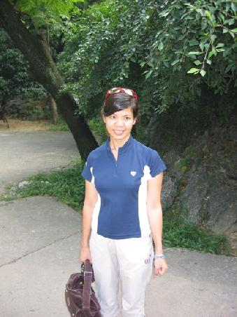 Qing Qing, 28, charmant, temperamentvoll sucht Europaeer zum Schreiben und vielleicht auch Knuddeln. Wer Interesse an einer Brieffreundschaft hat, bitte kurz unter Chiffre "Qing Qing" an uns mailen!
Notre guide, Qing Qing, ... a la recherche d'un petit ami europeen.