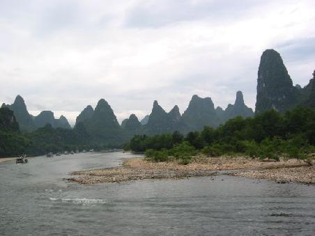 Noch ein kleines Li River Panorama
Un autre panorama de montagnes