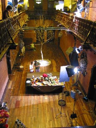 Im Astor House finden gerade Dreharbeiten statt und eine Etage ist geschlossen
A l'interieur de l'hotel, tout un etage est interdit au public pour raison de tournage.
