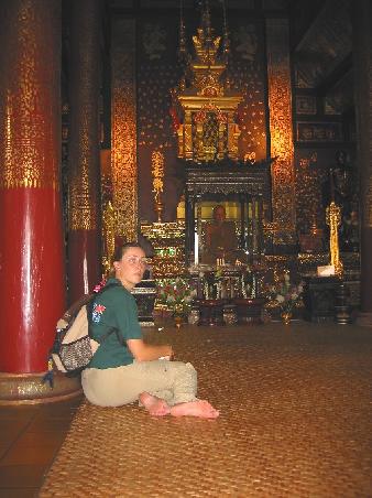 Im Tempel des Wat Chedi Luang
Dans un temple au Wat Chedi Luang