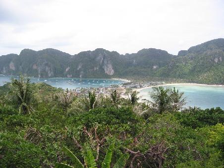 Blick auf die Ton Sai Bay vom höchsten Punkt der Insel
Vue sur Ton Sai Bay et son bras de sable entre deux eaux depuis le point le plus haut de l'ile