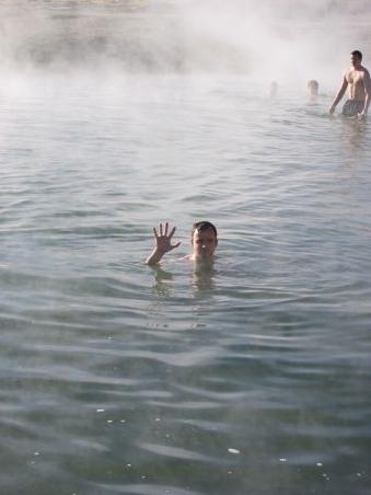 Unser Aufwaermbad bei 30 Grad auf 4.500m am Geysir de Tatio bei -11 Aussentemperatur