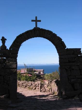 Blick auf Bolivien von Taquile aus.
Vue de Taquile sur la Bolivie