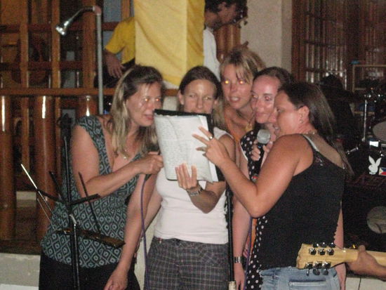 Die deutschen "Spice Girls" live auf Mindoro