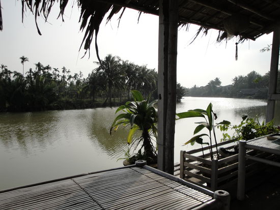 Hier waren wir gerade eben einen Mangojuice trinken. Ein wunderschoenes Fleckchen.