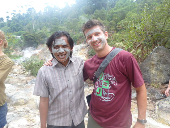 Die beste Gesichtsmaske überhaupt. Riecht nur etwas stren nach faulen Eiern : )