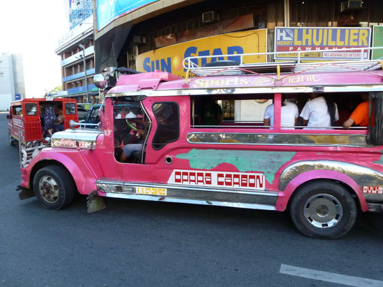 Jeepney der öffentliche "BUS" auf den Philippinen, das macht immer wieder Spass mit den Dingern zu fahren und ist spottbillig.