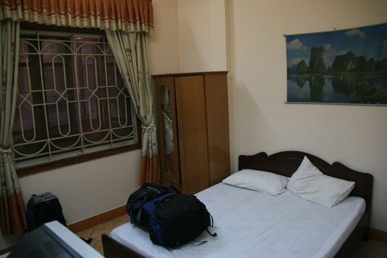 Mein erstes Zimmer, einfach aber ok.