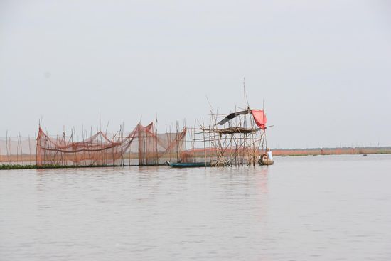 Netze auf dem See mit Schlafgelegenheit