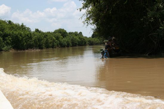 Enge Flusslandschaft