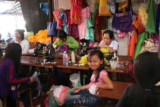 Naeherinnen bei der Arbeit