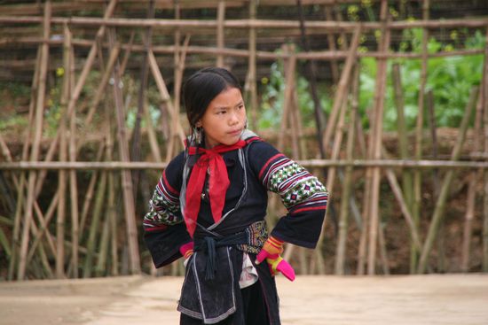 Ein kleines Mädchen, offensichtlich etws verärgert