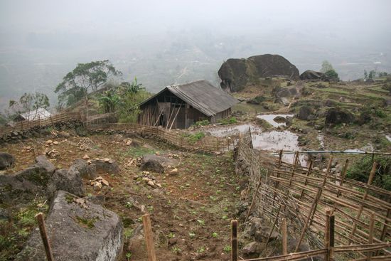 Ein einsamer Hof, weit oben in den Bergen