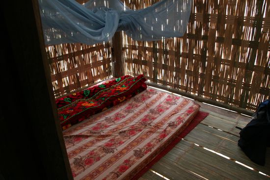 Meine Schlafkammer mit fast durchsichtigen Aussenwänden, aber die Decke war sehr dick und warm