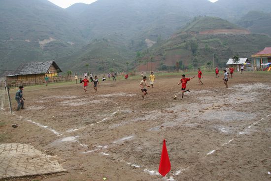 Fußball wird überall gespielt, auch ohne Rasen