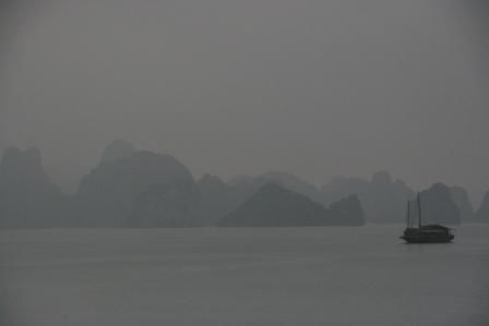 Halong Bay im Regen