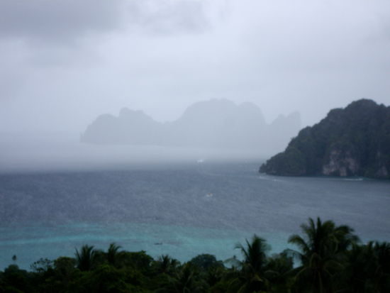 Die Regenwand...
Die Mauer muss weg