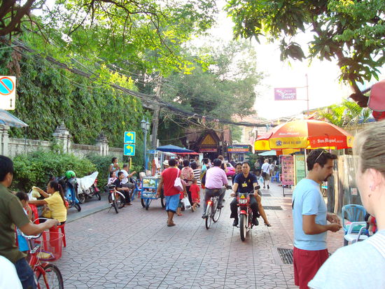 Soi Rambutri-- lebhaft, aber dennoch ruhiger und gemuetlicher als die Khao san Road