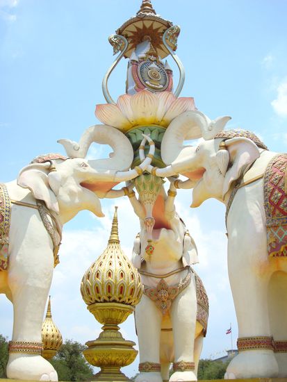 Heilige weisse Elefanten vor dem Grand Palace