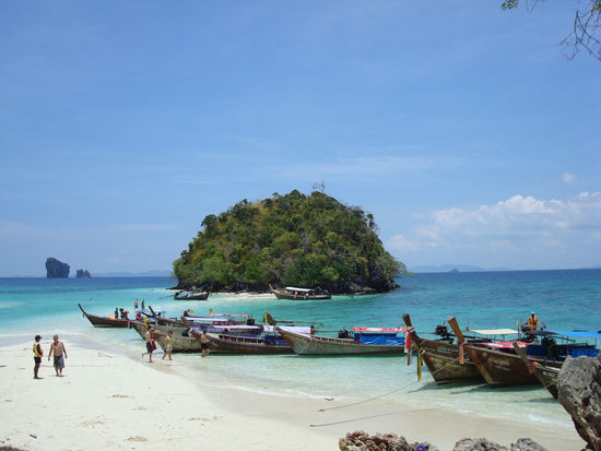 Island in der Naehe von Krabi 
(2 Inseln, die ueber eine Sandbank miteinander verbunden sind)