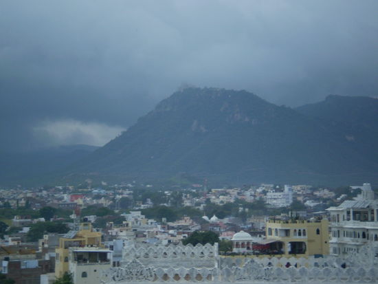 vom roof top aus. wer sieht den monsoon palace???