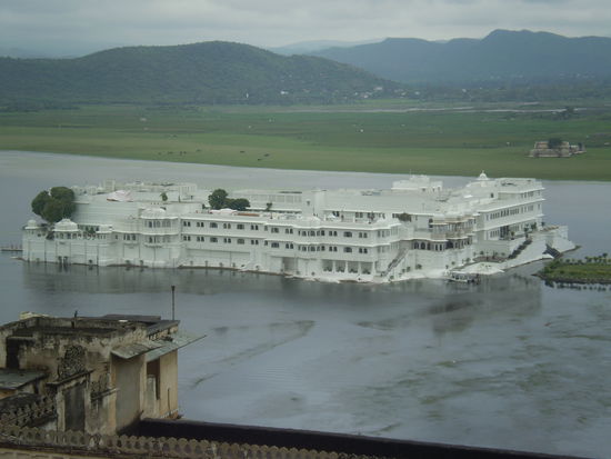 lake palace hotel im tuempel. leider zu wenig wasser!