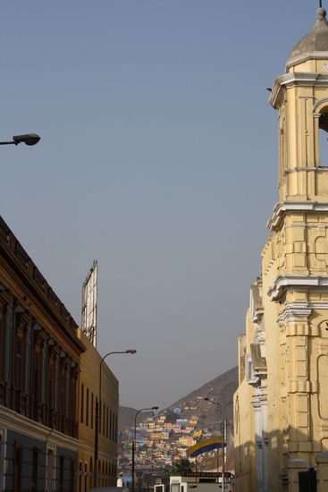 Die bunten Haeuser Limas