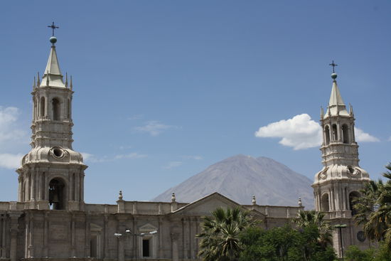 die kathedrale und dem vulkan misti