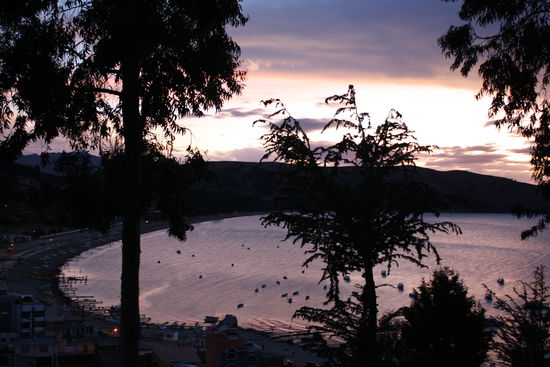die bucht von copacabana bei nacht