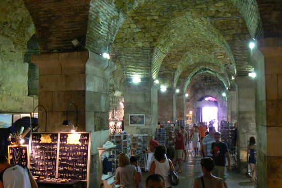 Die Kellergewölbe im Diokletianspalast.