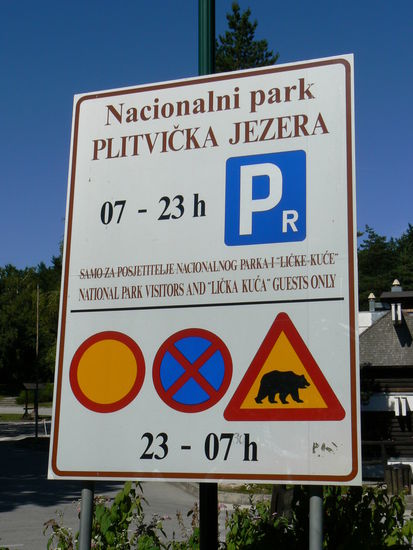 Kein Scherz!
In dieser Region gibt es viele Bären und Wölfe.