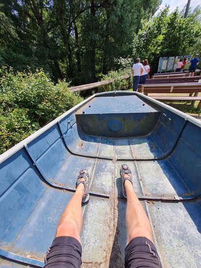 lädt zum Pausieren mit ausgestreckten Strampelbeinen ein.