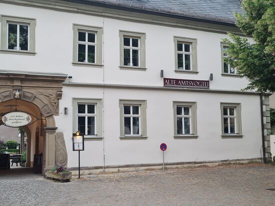 Ein sog. "Vogt" regierte und richtete als Vertreter eines Feudalherrschers in einem bestimmten Gebiet (Vogtei) im Namen des Landesherrn.
Vogtei steht hiermit für einen niederrangigen Gerichtsbezirk im süddeutschen Raum.