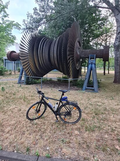 Ein ausgedienter Niederdruckturbinenläufer, der über die Turbinenwelle den stromerzeugenden Generator antrieb.