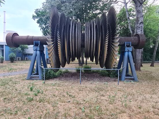 Der Außendurchmesser der äußeren Schaufelräder beträgt 5,60 m, die Nenndrehzahl betrug im Betrieb 1500 U/min.